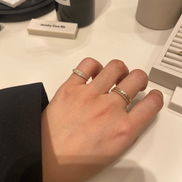 Mejuri Pavé Diamond Slim Signet size 3 - Picture 2 of 4